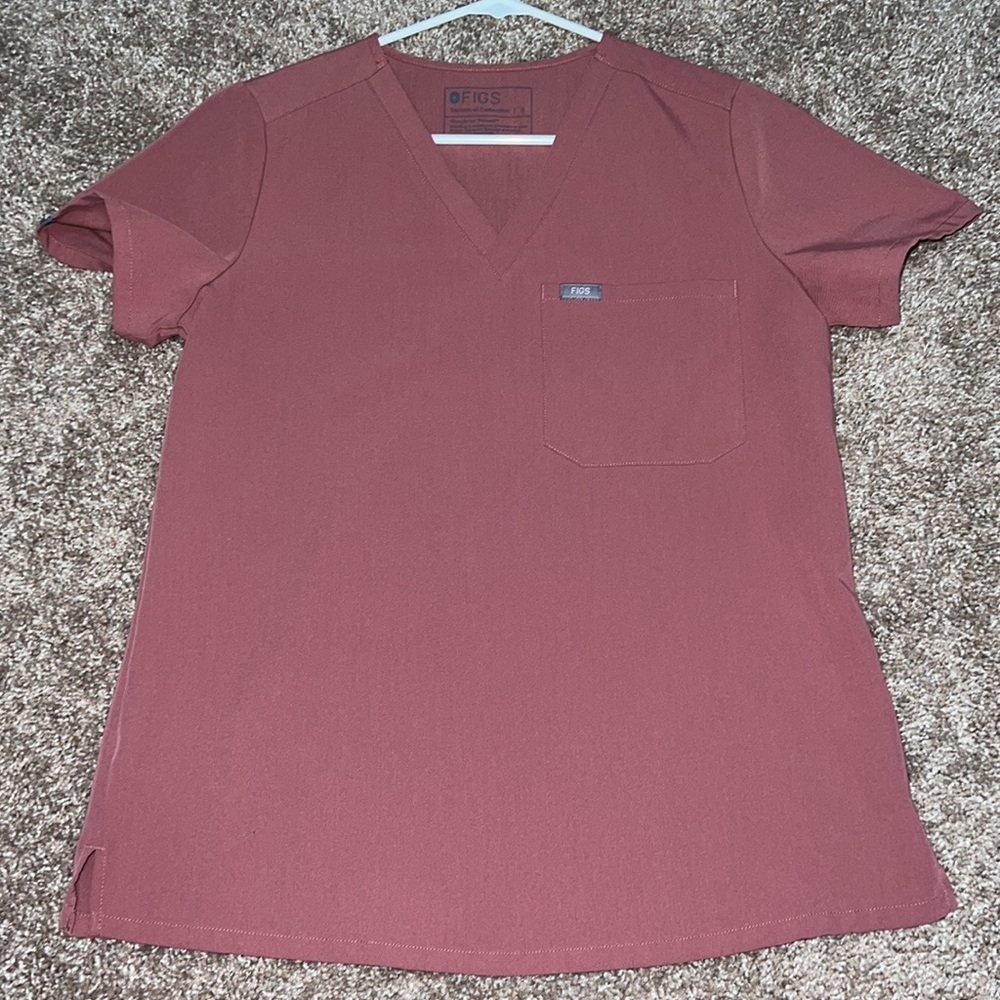 Women’s mauve figs one pocket scrub top